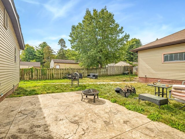 422 N Rockford Avenue, Rockford, IL 61107