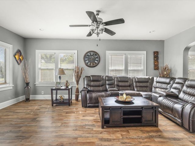 422 N Rockford Avenue, Rockford, IL 61107