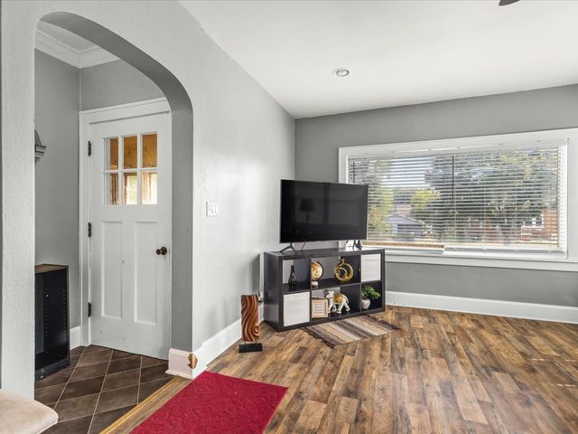 422 N Rockford Avenue, Rockford, IL 61107