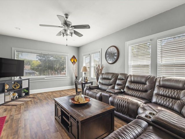 422 N Rockford Avenue, Rockford, IL 61107