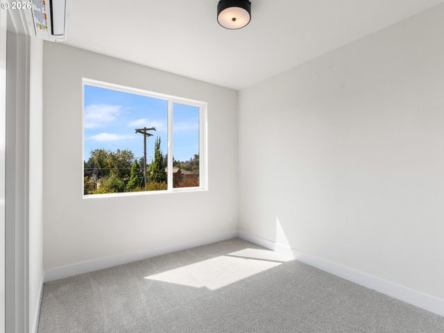 7585 Sw Capitol Hwy, Portland, OR 97219