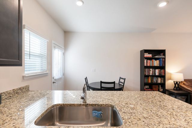 8110 Logan Dr, La Vergne, TN 37086