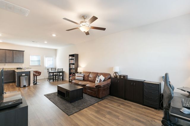 8110 Logan Dr, La Vergne, TN 37086