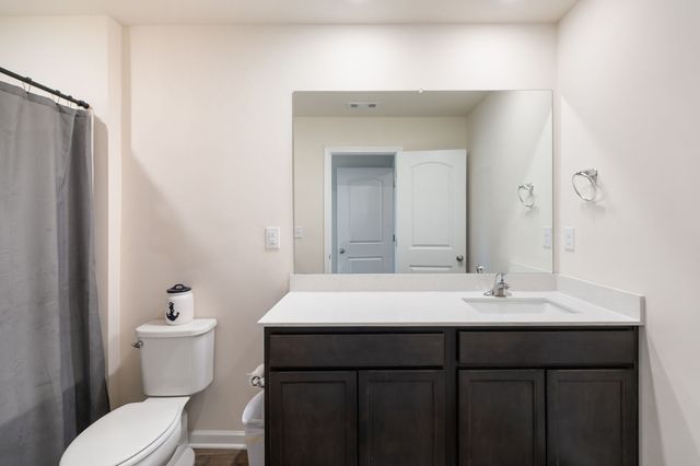 8110 Logan Dr, La Vergne, TN 37086