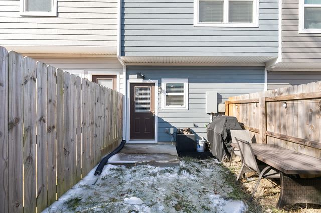 8110 Logan Dr, La Vergne, TN 37086