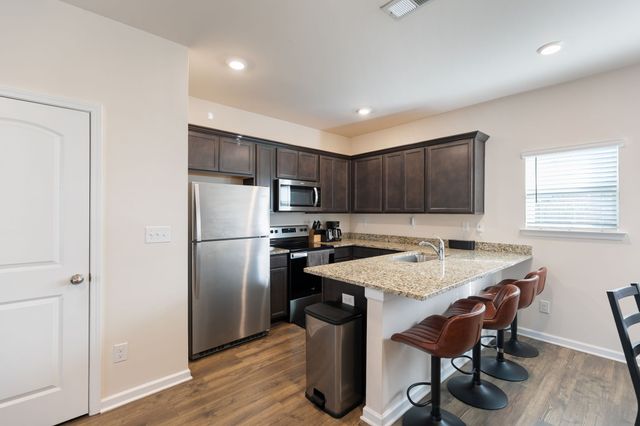 8110 Logan Dr, La Vergne, TN 37086