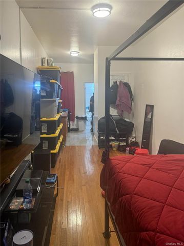 7004 Roosevelt Avenue, Jackson Heights, NY 11372