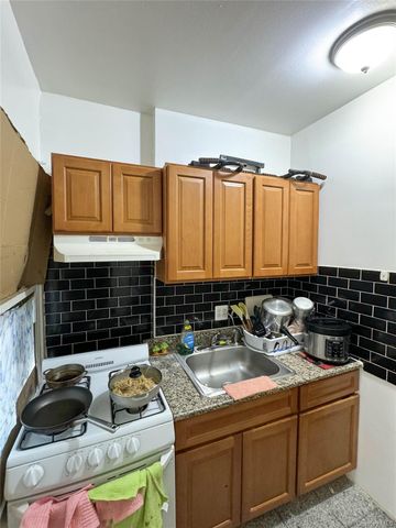 7004 Roosevelt Avenue, Jackson Heights, NY 11372