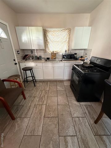 6735 Clifton Street, Detroit, MI 48210