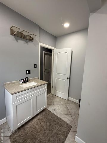 6735 Clifton Street, Detroit, MI 48210