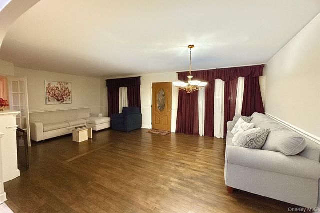 10 Fountain Avenue, Selden, NY 11784