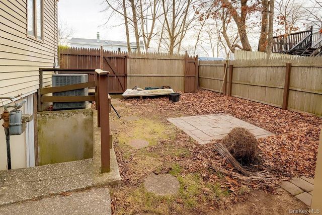 10 Fountain Avenue, Selden, NY 11784