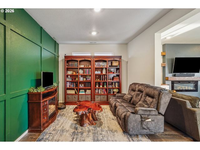 478 GREENCREST St Ne, Salem, OR 97301