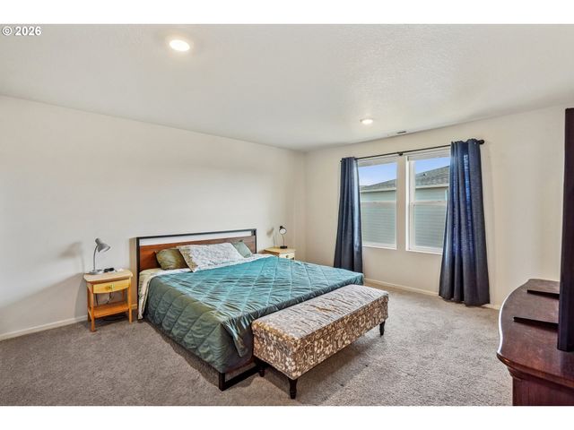 478 GREENCREST St Ne, Salem, OR 97301