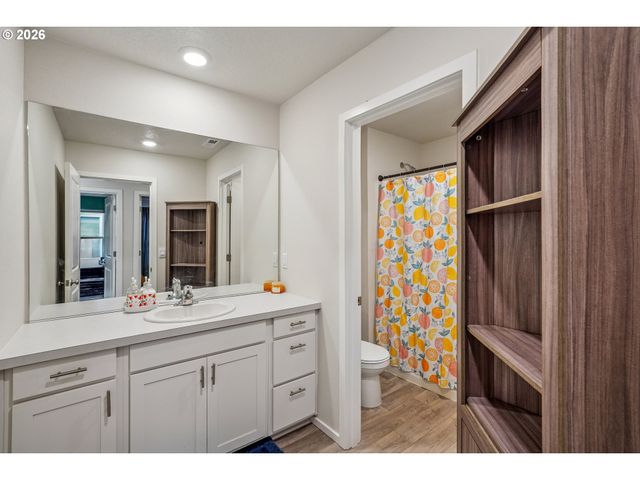 478 GREENCREST St Ne, Salem, OR 97301