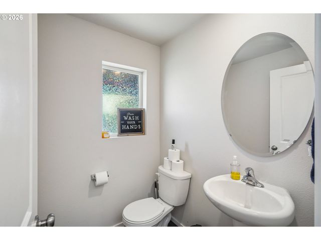 478 GREENCREST St Ne, Salem, OR 97301