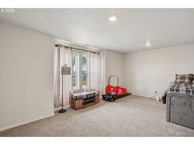 478 GREENCREST St Ne, Salem, OR 97301