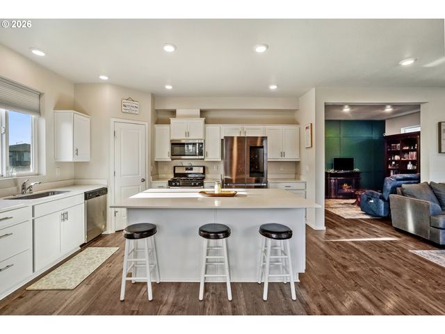 478 GREENCREST St Ne, Salem, OR 97301