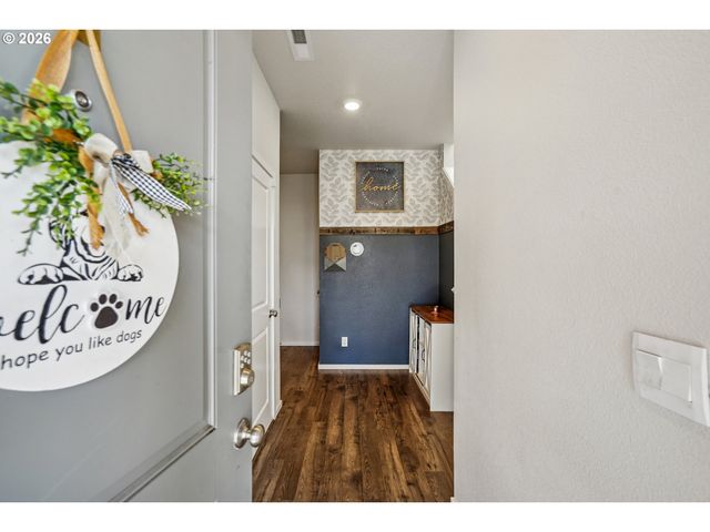 478 GREENCREST St Ne, Salem, OR 97301