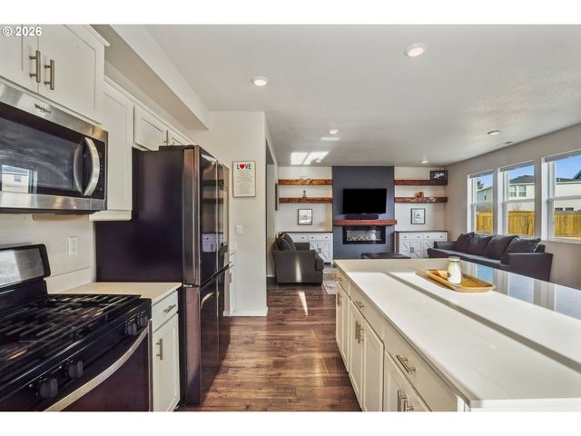 478 GREENCREST St Ne, Salem, OR 97301