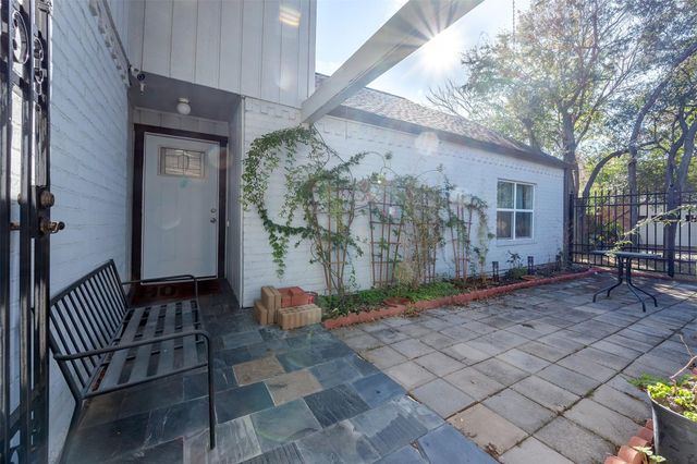 2111 Gray Falls Drive, Houston, TX 77077