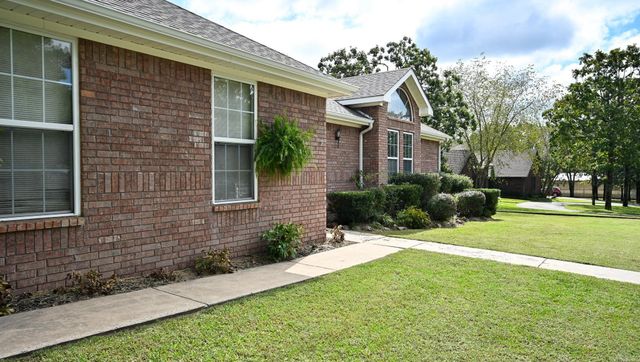 1101 Redbud Drive, Mena, AR 71953