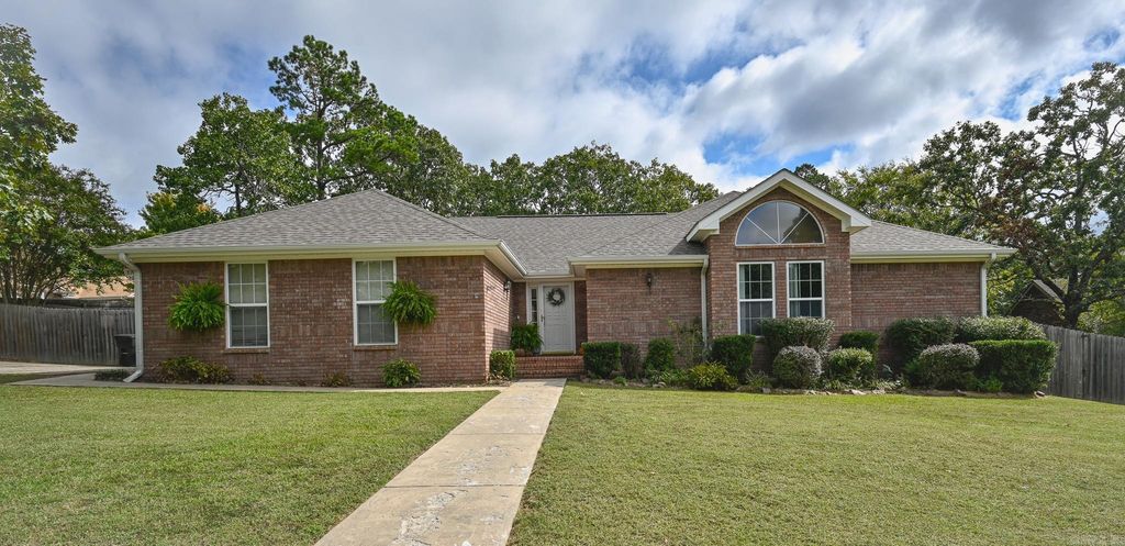 1101 Redbud Drive, Mena, AR 71953
