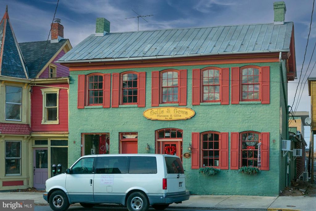 118 W MARTIN, Martinsburg, WV 25405