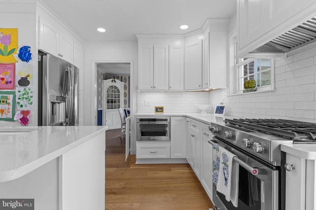 526 W BEECHTREE LN, Wayne, PA 19087