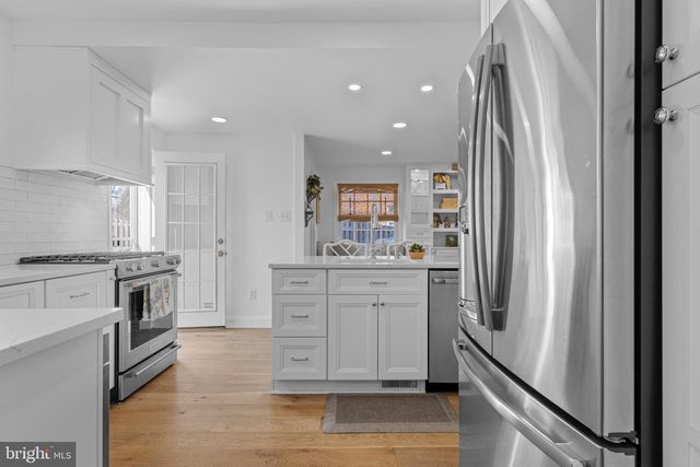 526 W BEECHTREE LN, Wayne, PA 19087