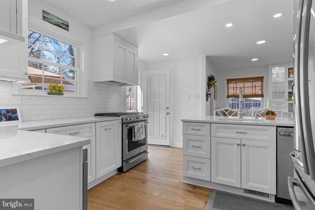 526 W BEECHTREE LN, Wayne, PA 19087