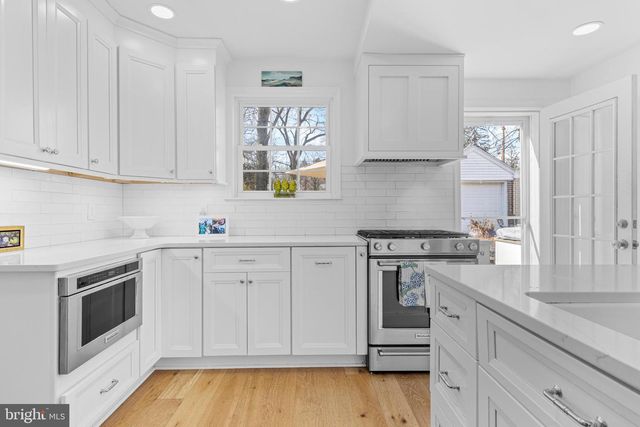 526 W BEECHTREE LN, Wayne, PA 19087