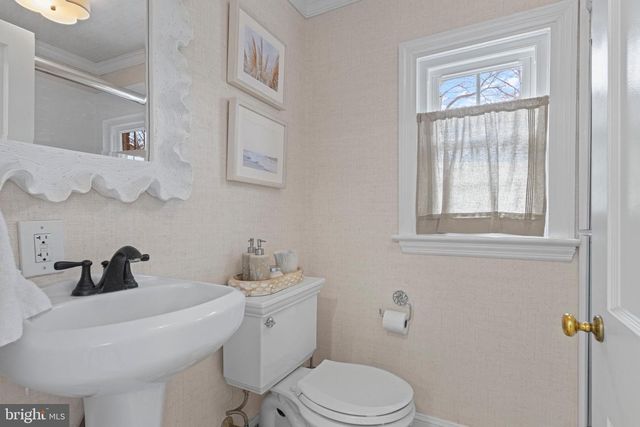 526 W BEECHTREE LN, Wayne, PA 19087