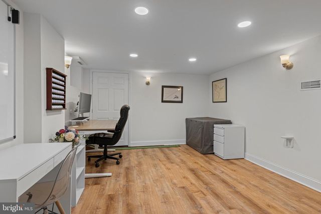 526 W BEECHTREE LN, Wayne, PA 19087