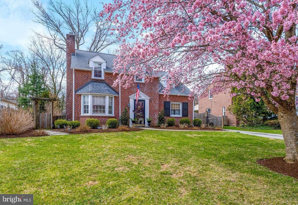 526 W BEECHTREE LN, Wayne, PA 19087