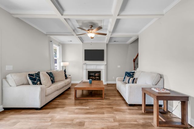 1055 E Piney Rd, Dickson, TN 37055
