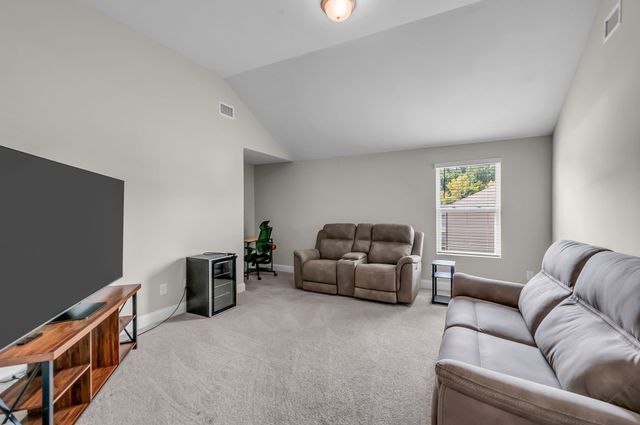 1055 E Piney Rd, Dickson, TN 37055