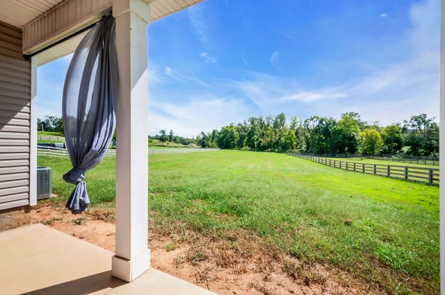 1055 E Piney Rd, Dickson, TN 37055