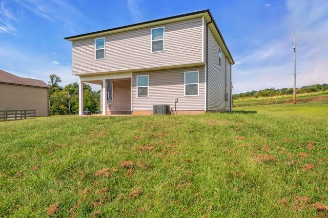 1055 E Piney Rd, Dickson, TN 37055