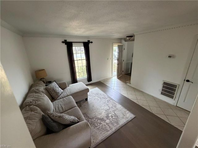 824 Heritage PT, Chesapeake, VA 23322