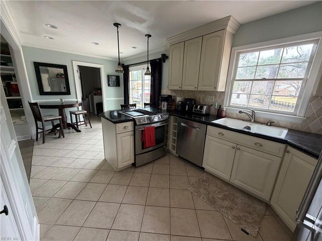 824 Heritage PT, Chesapeake, VA 23322