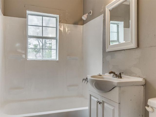 1128 SW Grand Boulevard, Oklahoma City, OK 73109