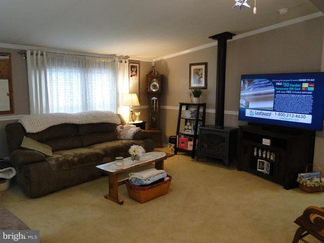 16 SKYVIEW DR, Quakertown, PA 18951