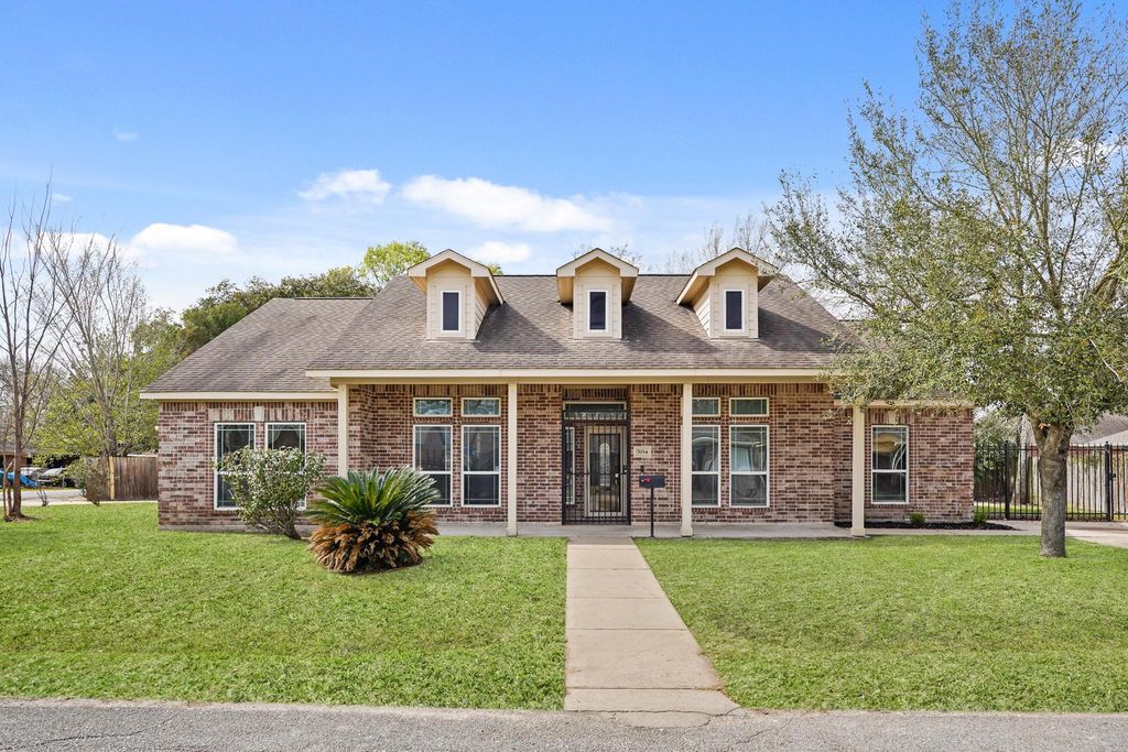 7034 Sherwood Drive, Houston, TX 77021