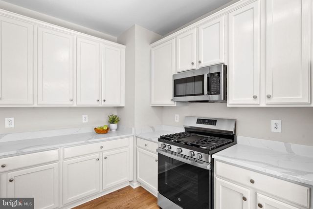 43073 SHADOW TER, Leesburg, VA 20176