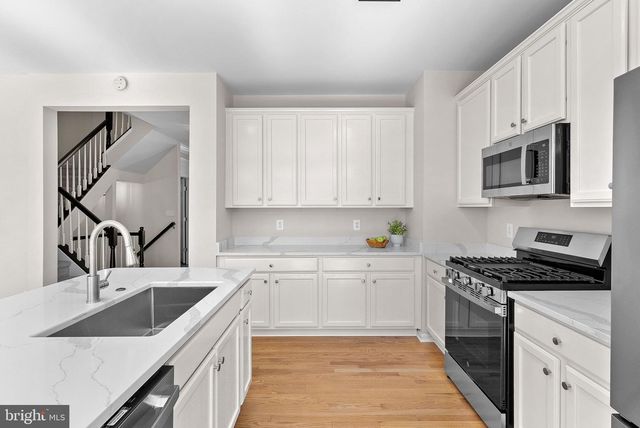 43073 SHADOW TER, Leesburg, VA 20176