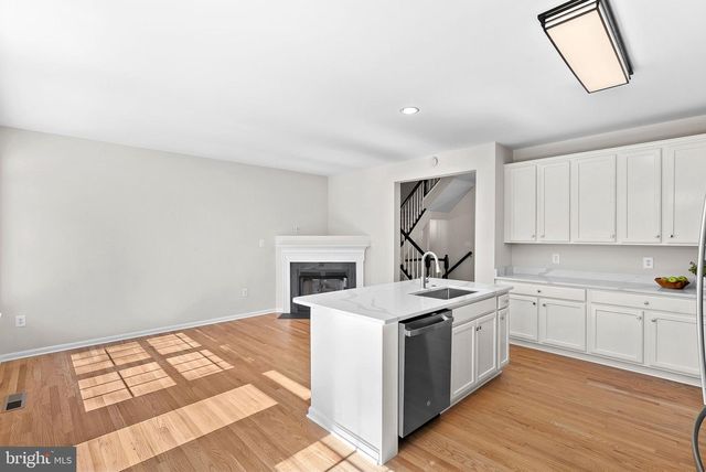 43073 SHADOW TER, Leesburg, VA 20176