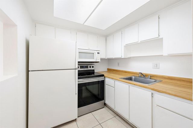 2929 SE Ocean Boulevard 103-2, Stuart, FL 34996