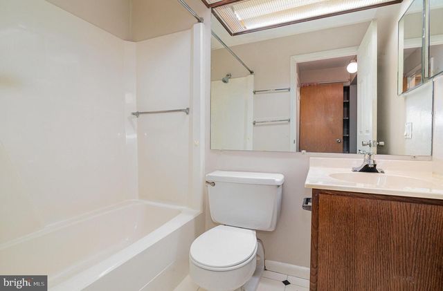 1073 LANCASTER BLVD #14, Mechanicsburg, PA 17055