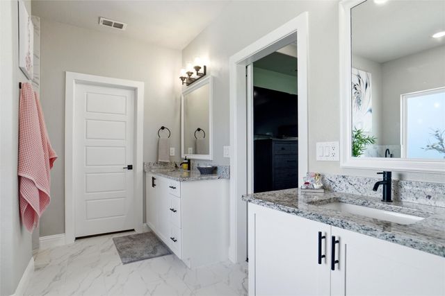 1184 Horizon Trace Drive, Azle, TX 76020